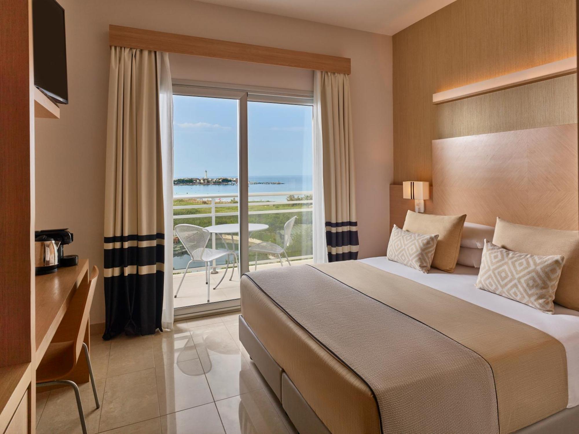 Quadruple Room Sea View,1525727134:JPEG